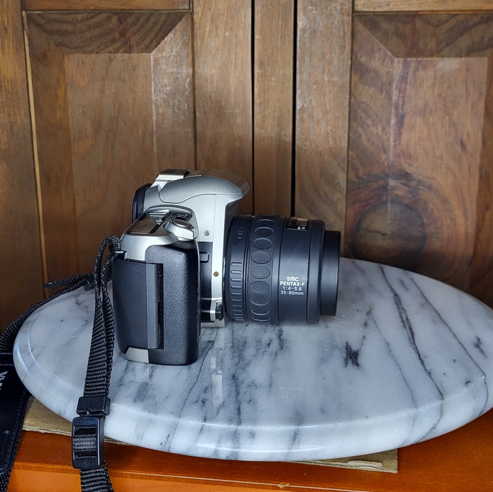 Pentax Black and Silver Film SLR Camera with Manual Controls - Picture 15 of 15